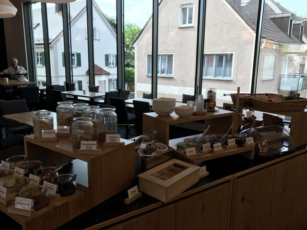 Hotel Zum Hirsch Wertingen Bagian luar foto