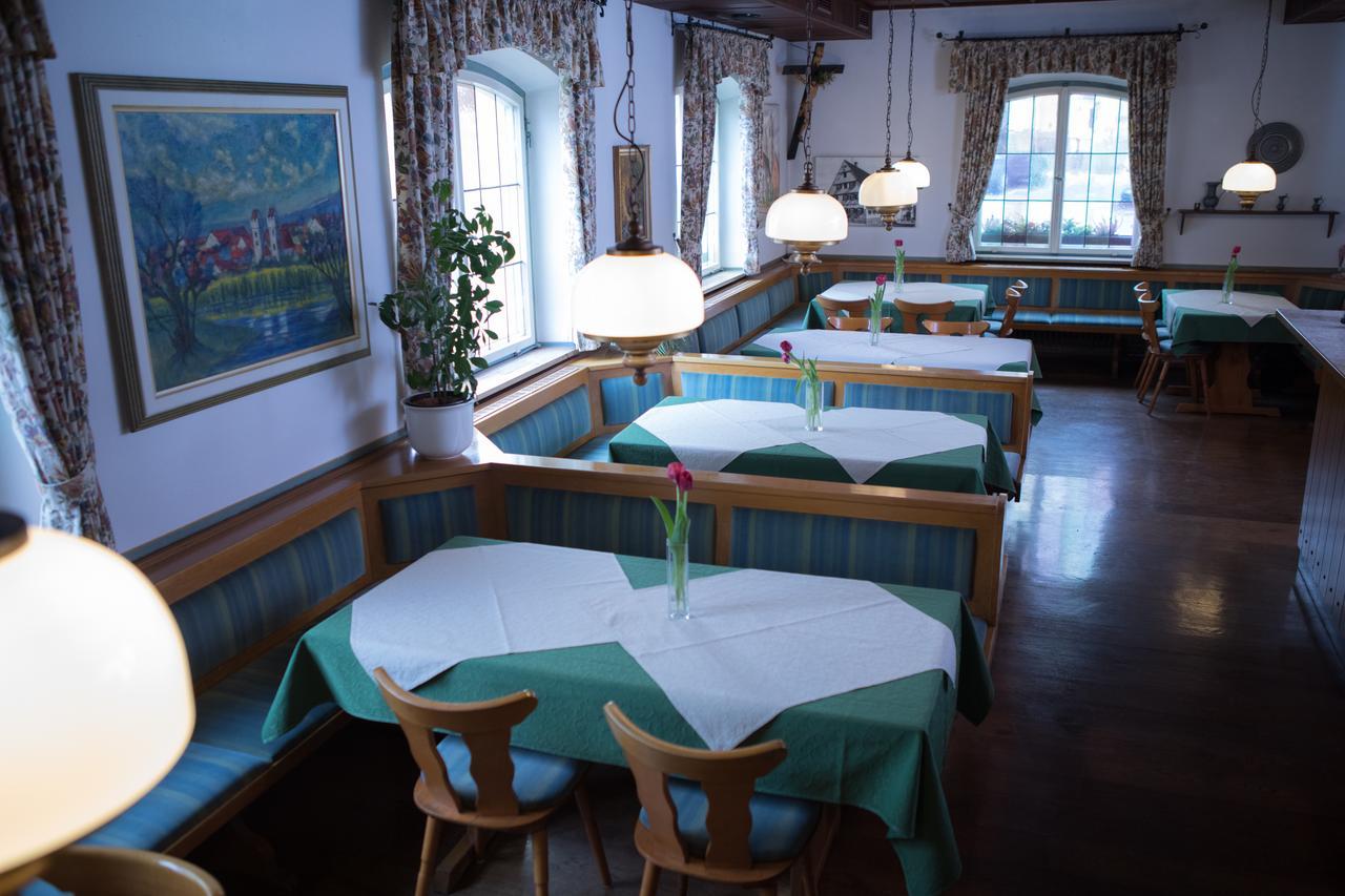 Hotel Zum Hirsch Wertingen Bagian luar foto