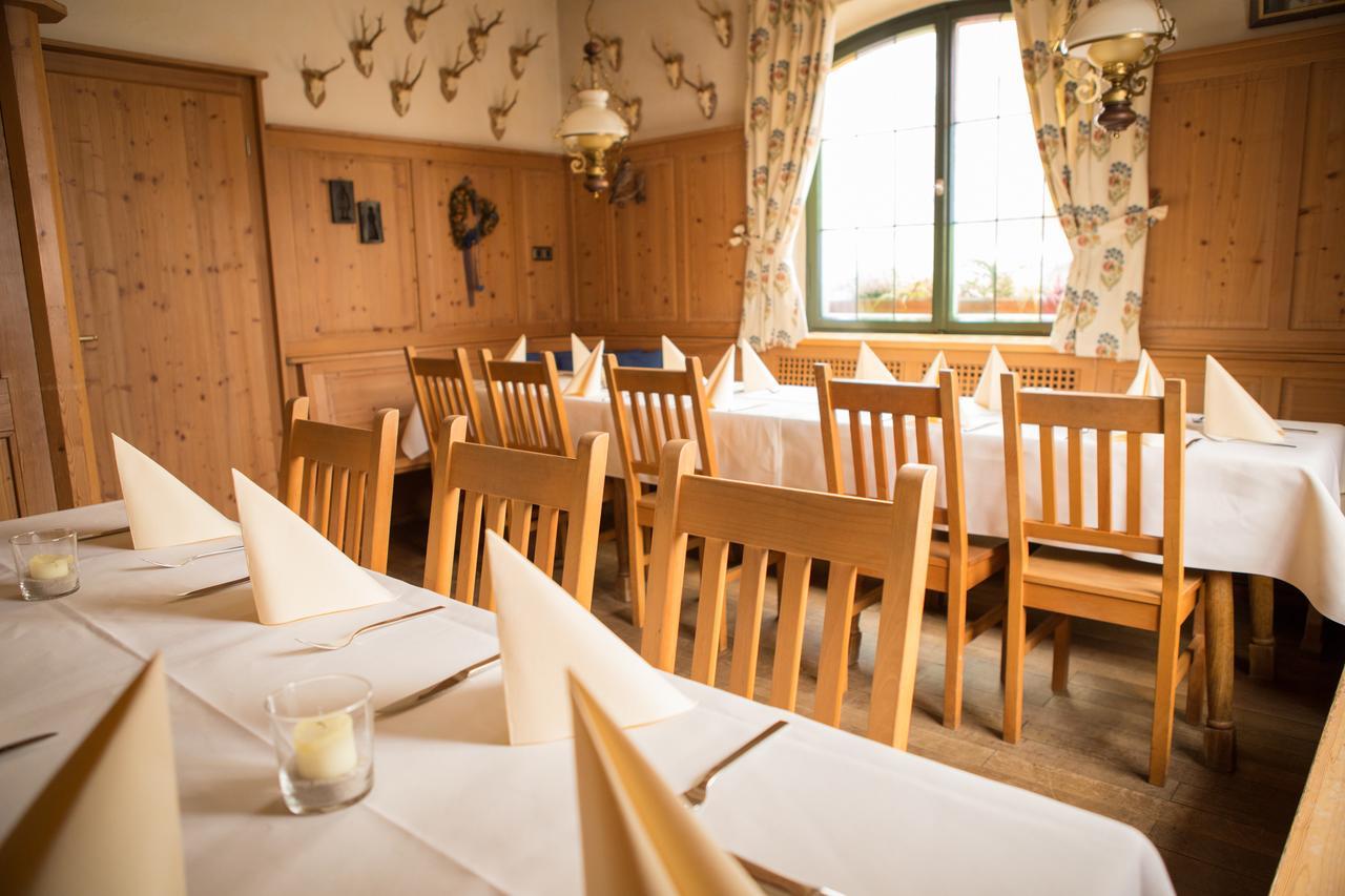 Hotel Zum Hirsch Wertingen Bagian luar foto