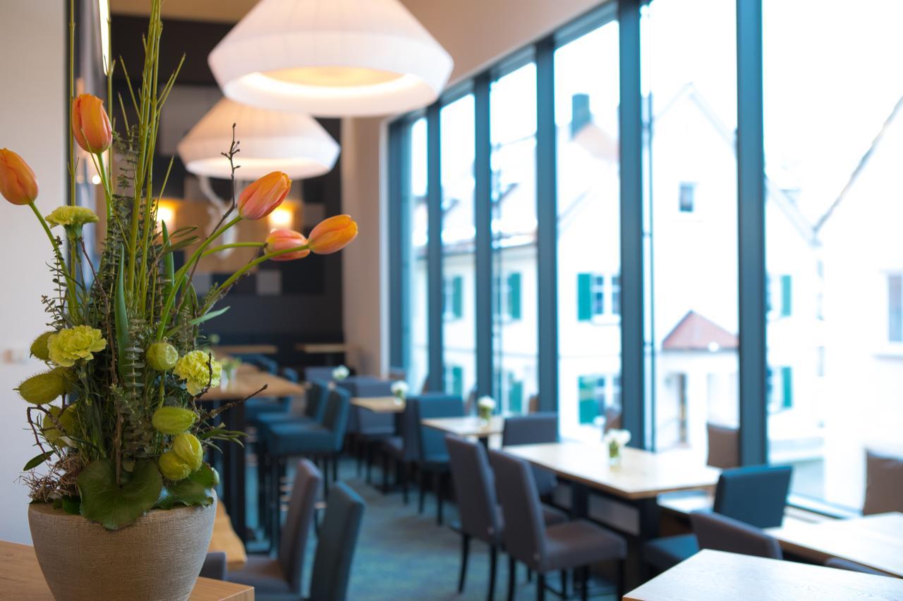 Hotel Zum Hirsch Wertingen Bagian luar foto