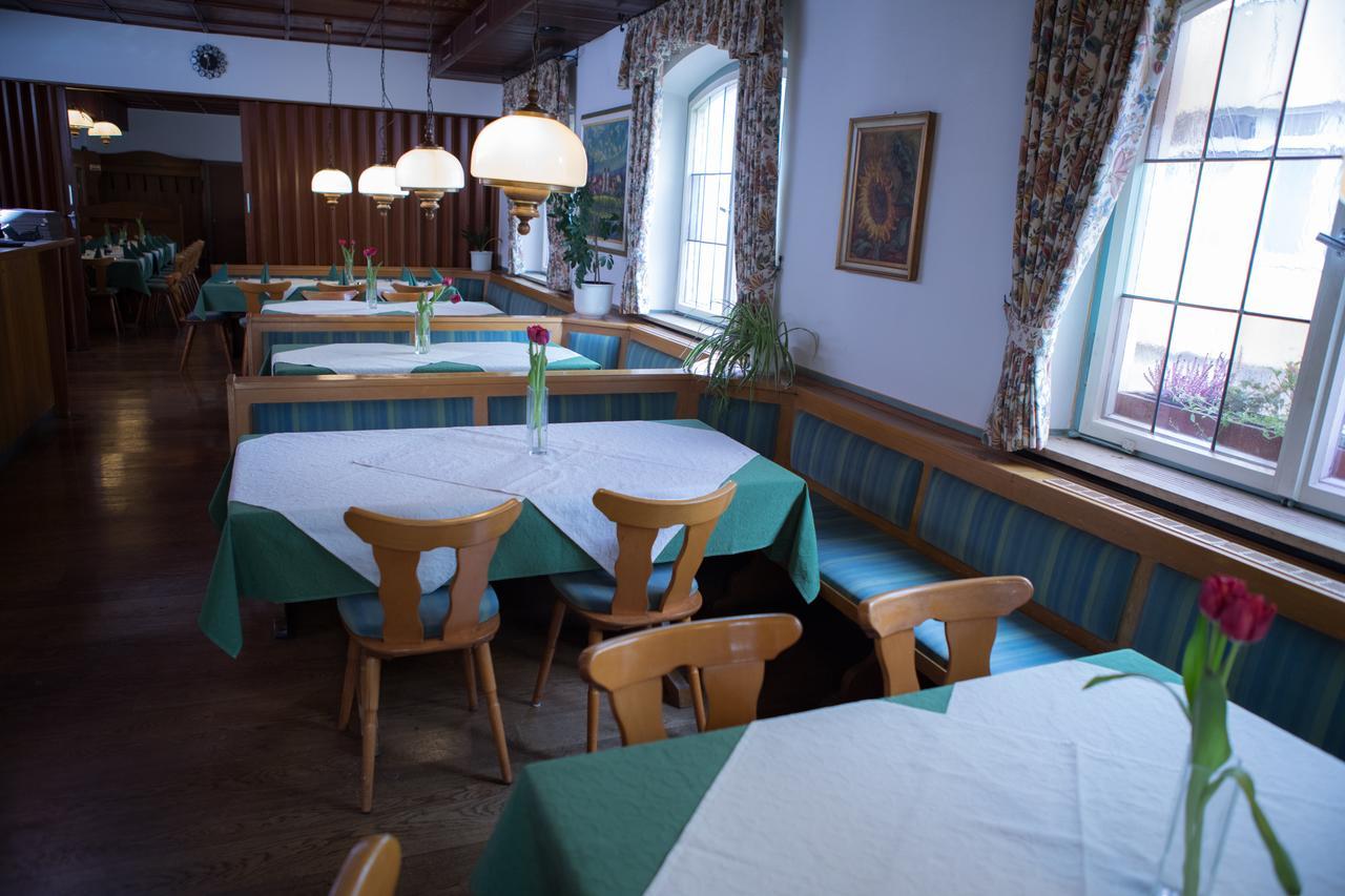 Hotel Zum Hirsch Wertingen Bagian luar foto