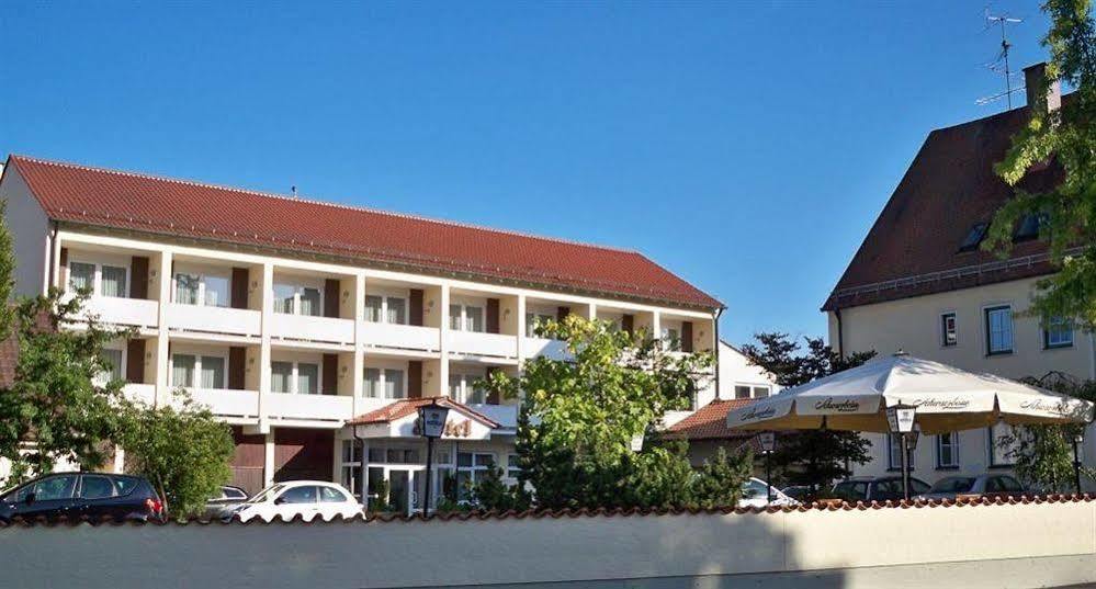 Hotel Zum Hirsch Wertingen Bagian luar foto