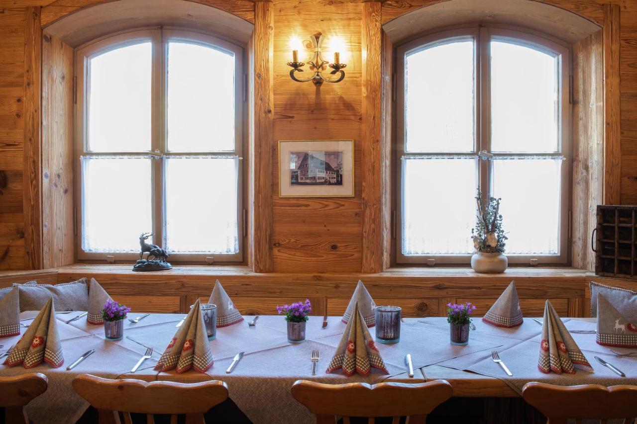 Hotel Zum Hirsch Wertingen Bagian luar foto